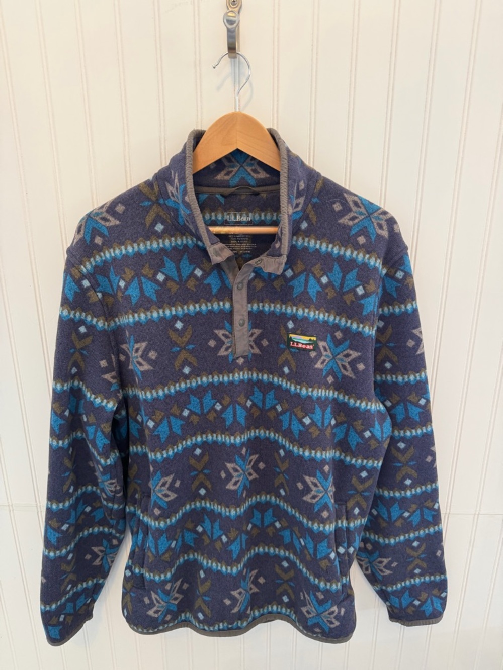 L.L. Bean
Men's L.L. Bean Sweater Fleece Pullover Blue Tribal Print Size XL